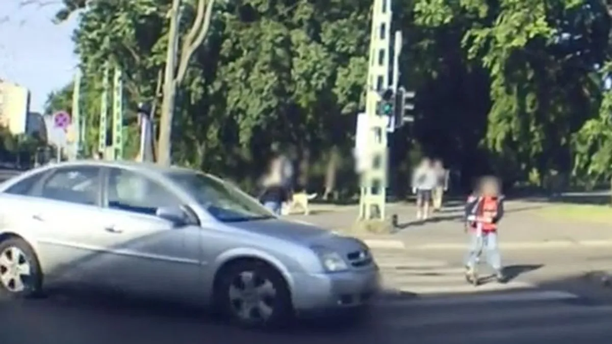 Ezt az autóst semmi és senki nem érdekli, életveszélyben volt egy rolleres kislány Zuglóban - videó