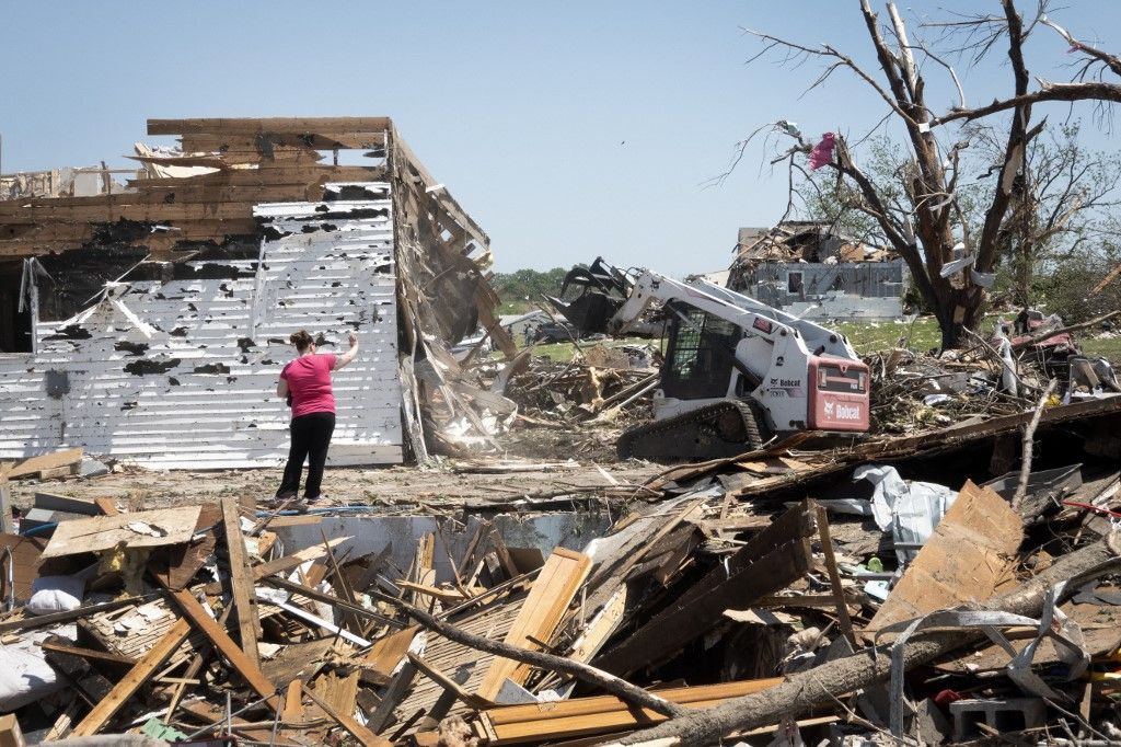 Powerful Iowa Tornadoes Leave Death And Destruction In Their Wake