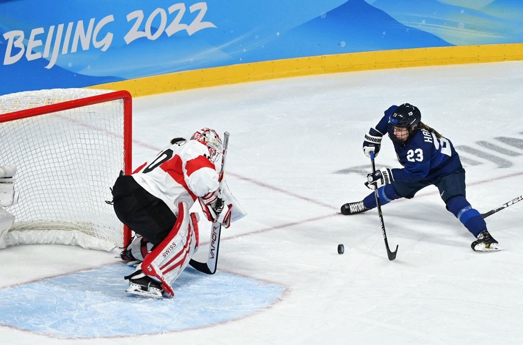 (BEIJING2022)CHINA-BEIJING-OLYMPIC WINTER GAMES-ICE HOCKEY-WOMEN'S BRONZE MEDAL GAME-FIN VS SUI (CN)