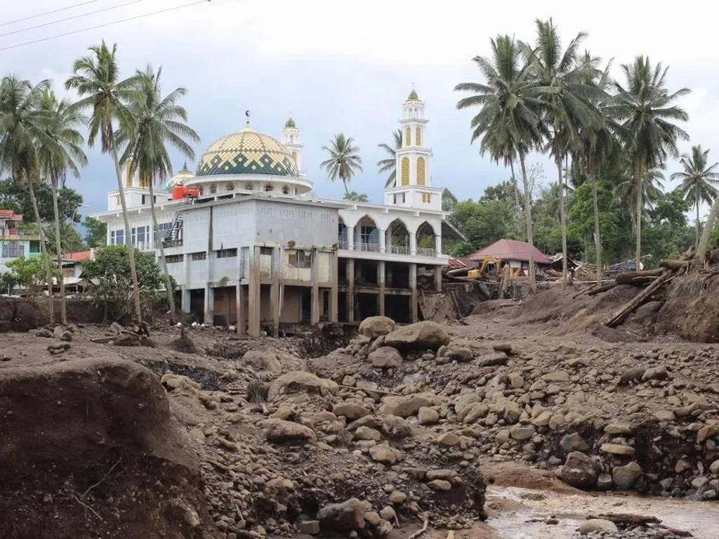 indonézia, vulkán, áradás, időjárás, katasztrófa, rombolás, veszteség