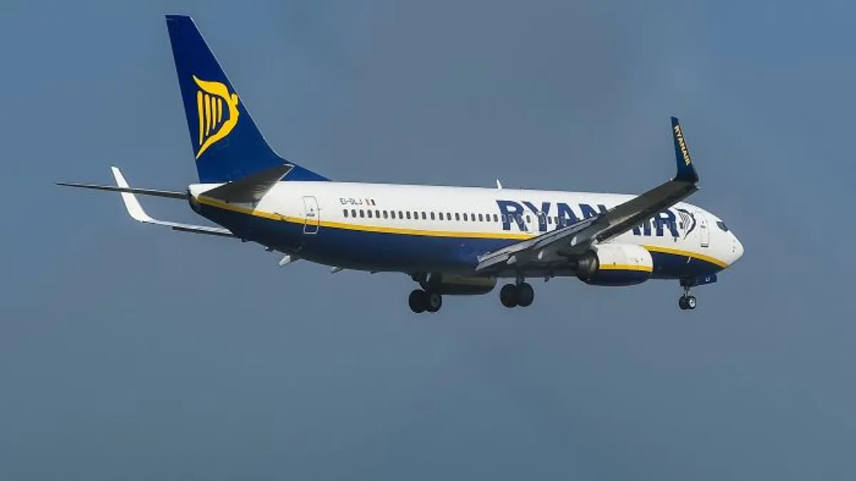 Az áradások sújtotta Valencia repterén hagyta magyar utasait a Ryanair