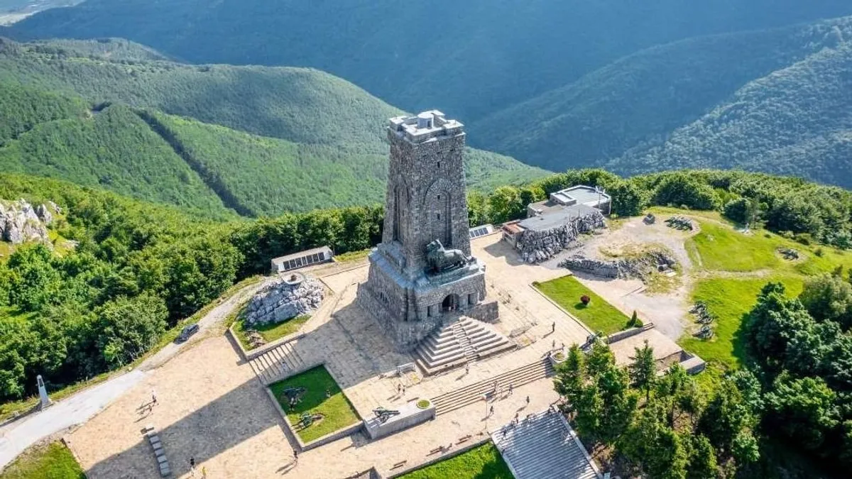 Látványos képek a 31 méter magas bolgár Szabadság-emlékműről – ORIGO