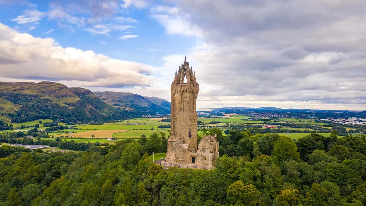 67 méter magas a William Wallace-nek emléket állító skót torony