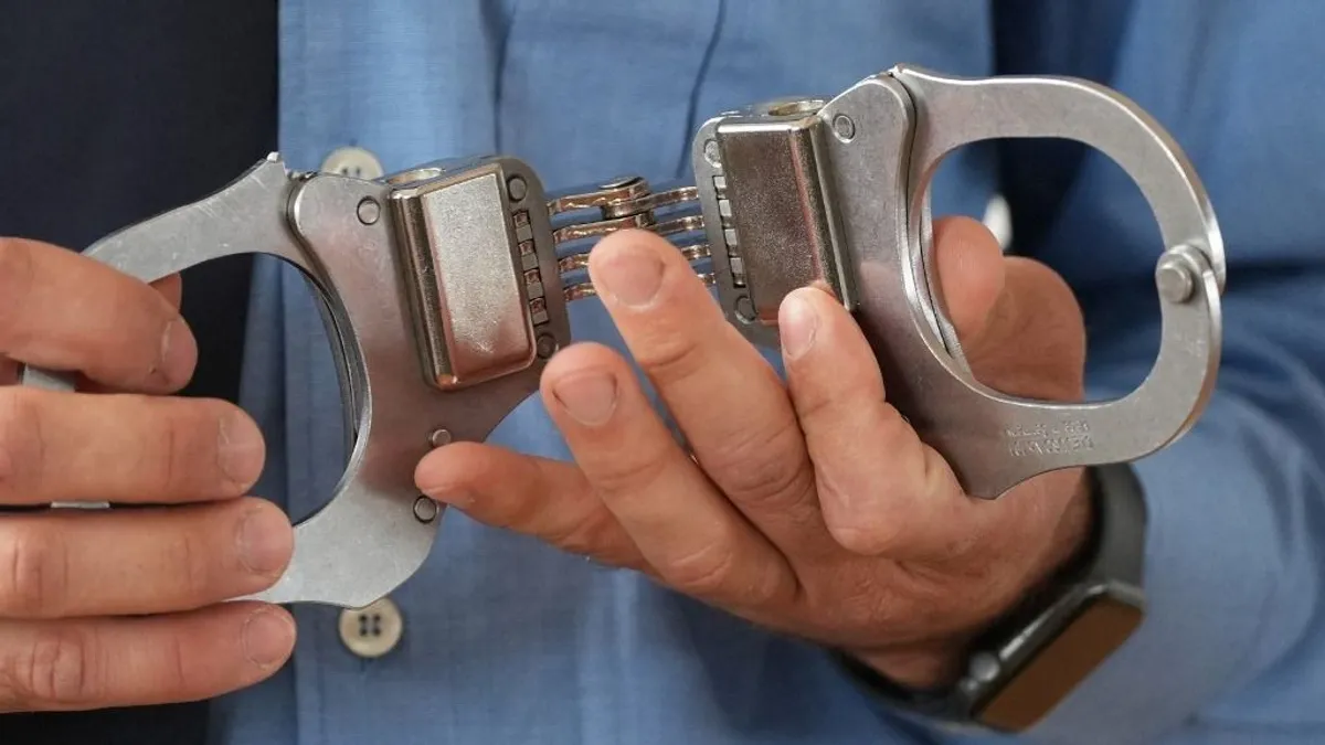Kitalálta, hogy nem létező járműveket hirdet meg, milliókat csalt ki az érdeklődőktől