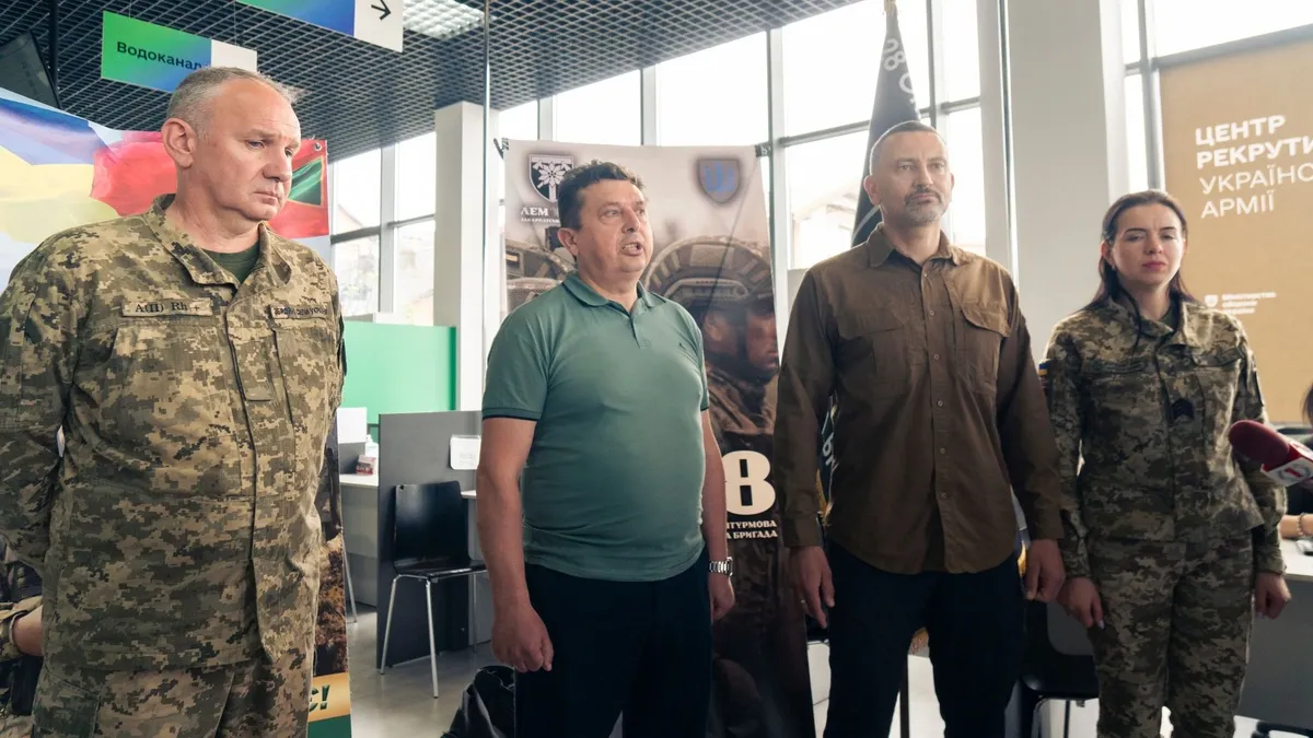 Toborzóközpont nyílt a kárpátaljai Munkácson - erőszakos sorozástól rettegnek