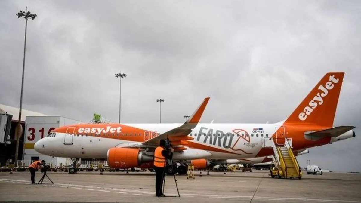 Repülés közben akarta kinyitni a repülőgép ajtaját egy férfi