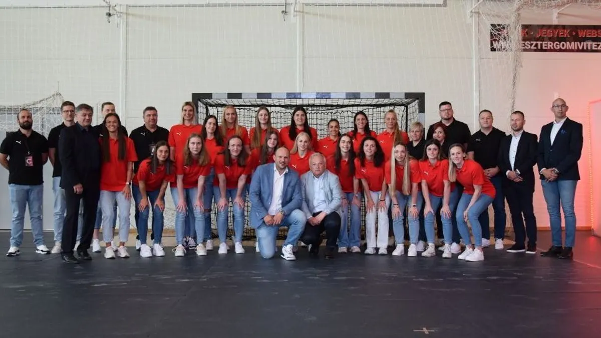 Refuerzos serios El recién llegado al balonmano femenino, Gabor Elek, se convierte en entrenador