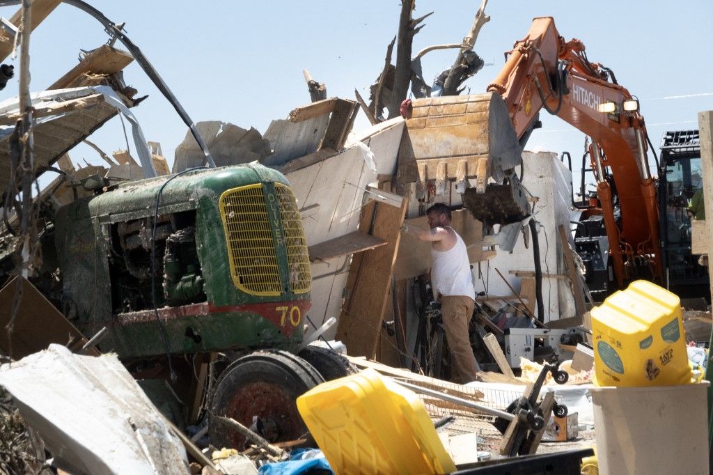 Powerful Iowa Tornadoes Leave Death And Destruction In Their Wake