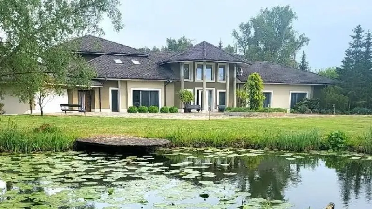 Eladó egy pazar privát birodalom Debrecenben