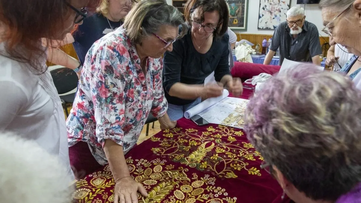 A világon egyedülálló színházi függöny készül a Nemzeti Színházban