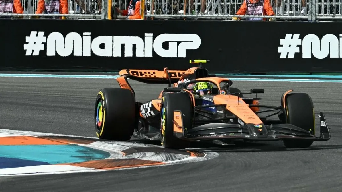 F1 Miami Nagydíj: Verstappen hibája és egy baleset történelmi sikerhez vezetett