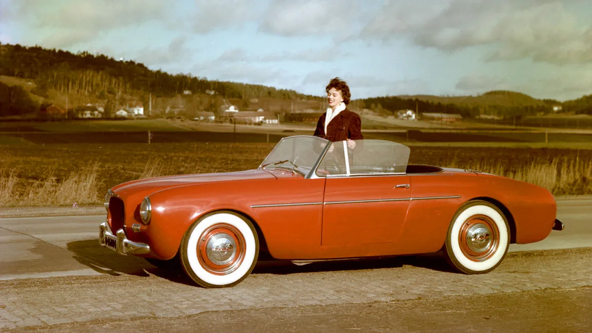 70 évvel ezelőtt debütált a Volvo műanyag karosszériás roadstere