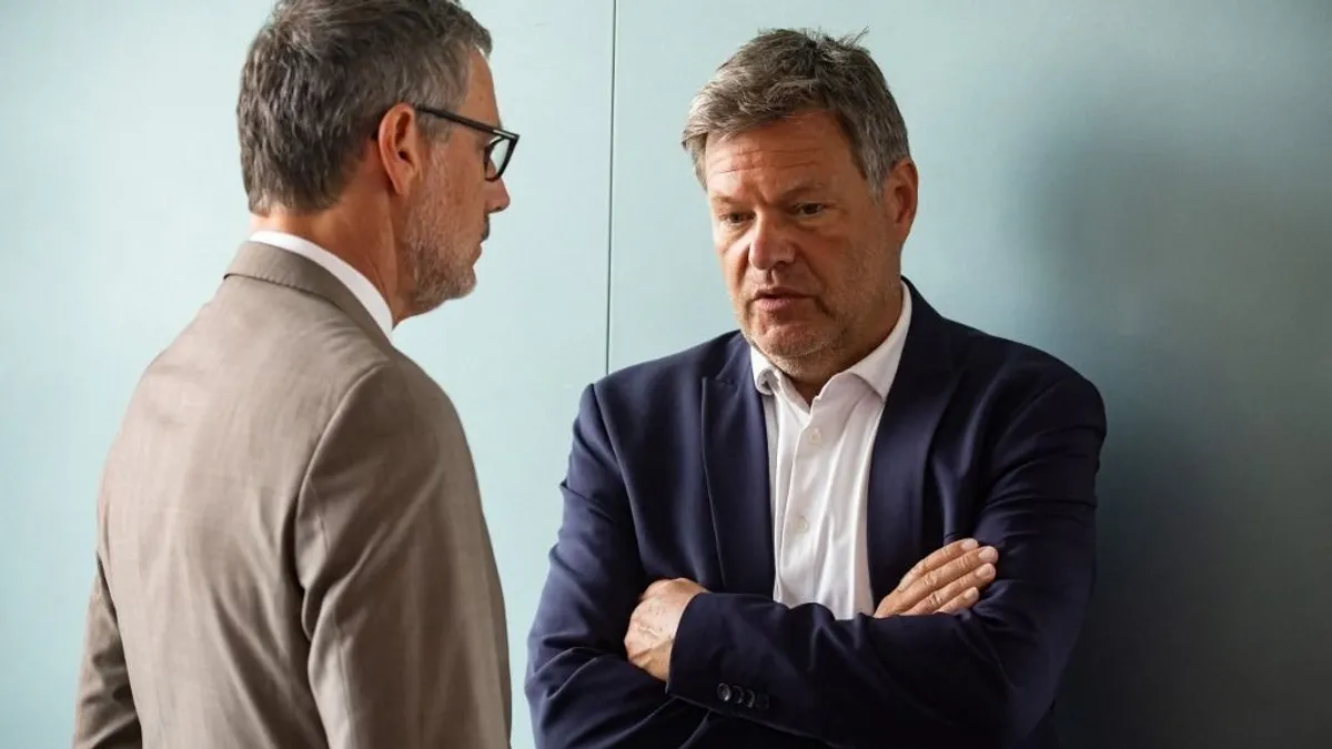 A német alkancellár lemondását követelik egy érdekes házkutatás után