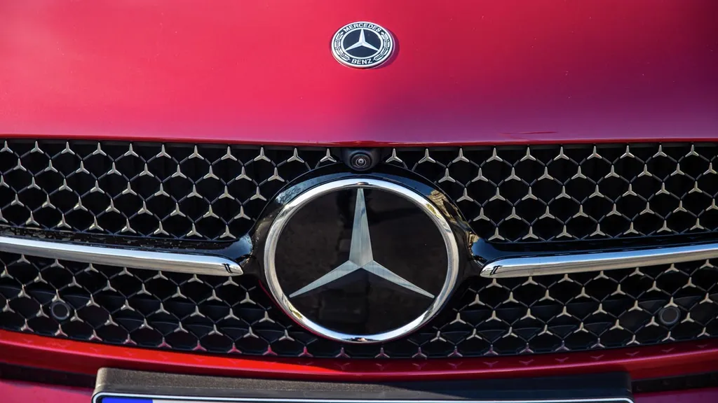 Mercedes CLE 300, teszt, piros, PA, hibrid, 