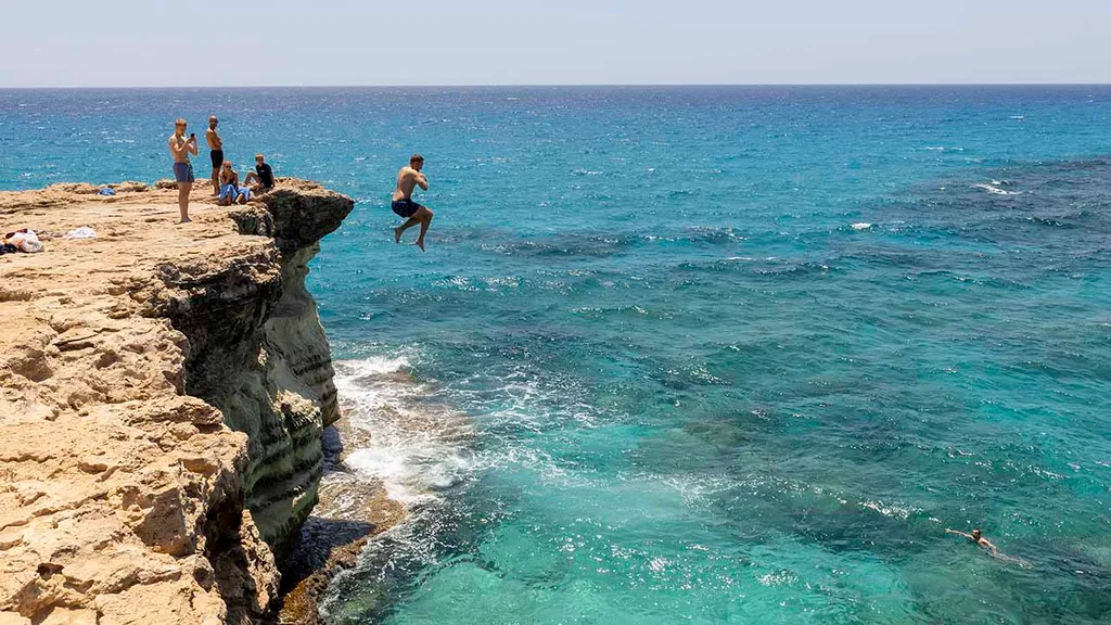 Ayia Napa, tengeri barlang, barlang, sziklaugrás, szikla, Ciprus, látványosság, turisztikai látványosság,