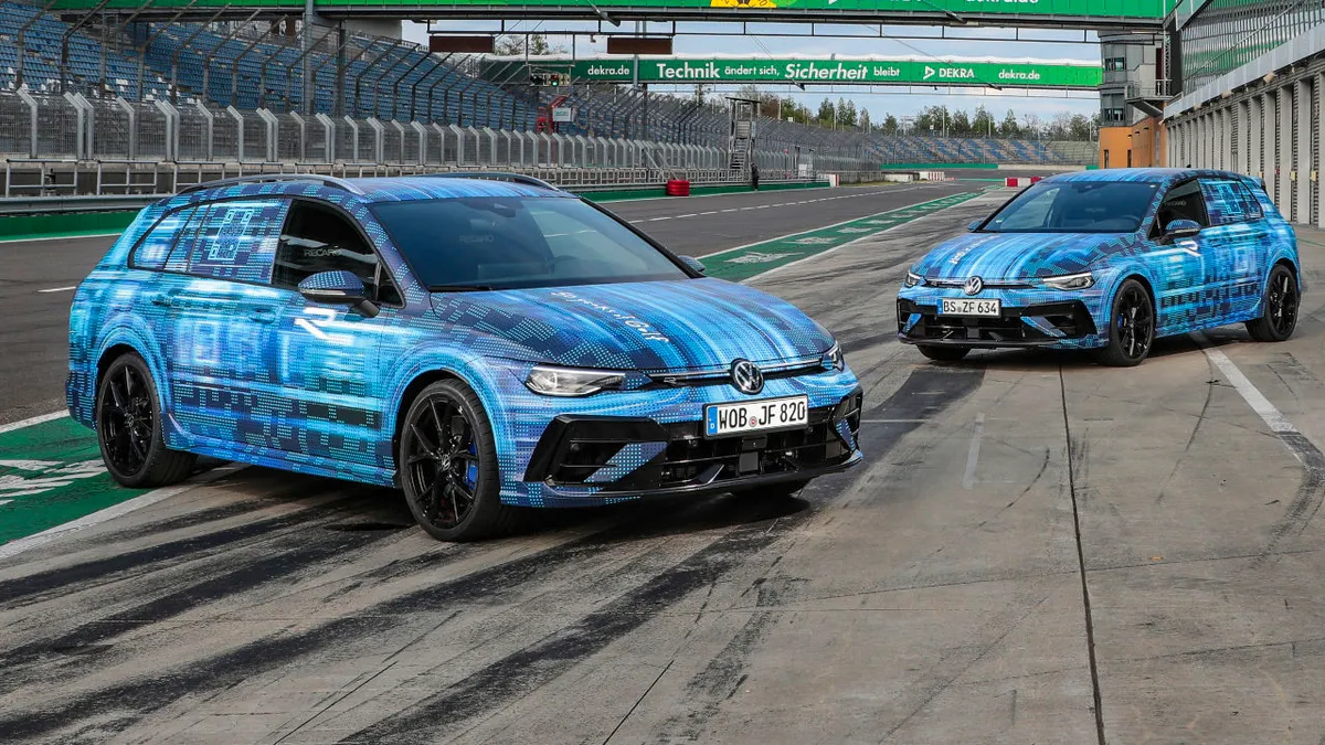 Rögtön rálicitálnak a 300 lóerős Golf GTI Clubsportra, hiszen jön a 333 lóerős Golf R