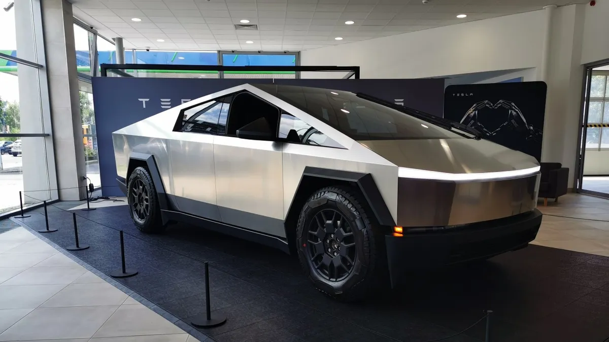 Saludos de extraterrestres: demostración de Tesla Cybertruck (Top 5)