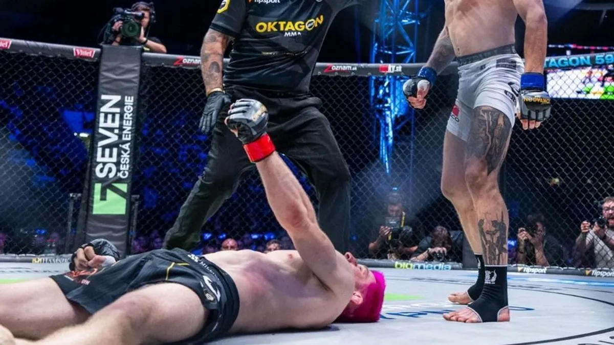 Brutális kiütés után kórházban kötött ki az MMA-sztár - videó