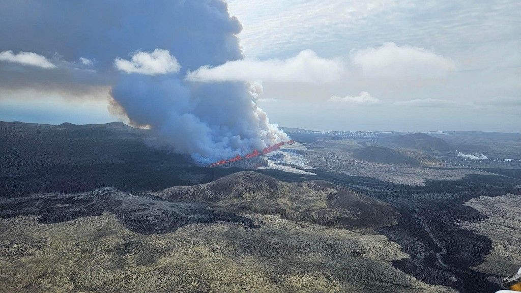 Volcano erupts again in Iceland