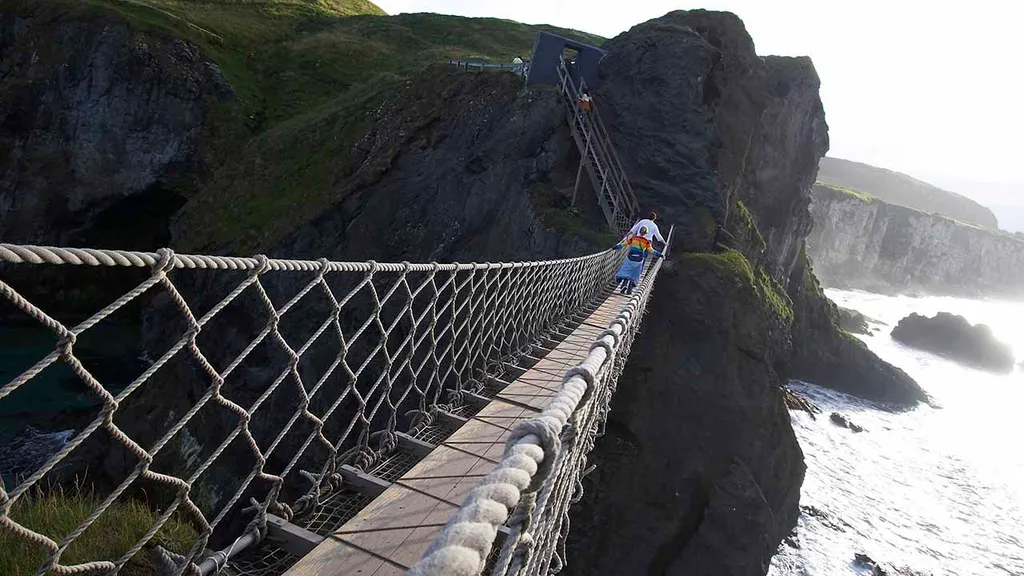 Carrick-A-Rede kötélhíd, Carrick-A-Rede, kötélhíd, híd,Carrick sziget, Írország, látványosság, turisztikai látványosság,