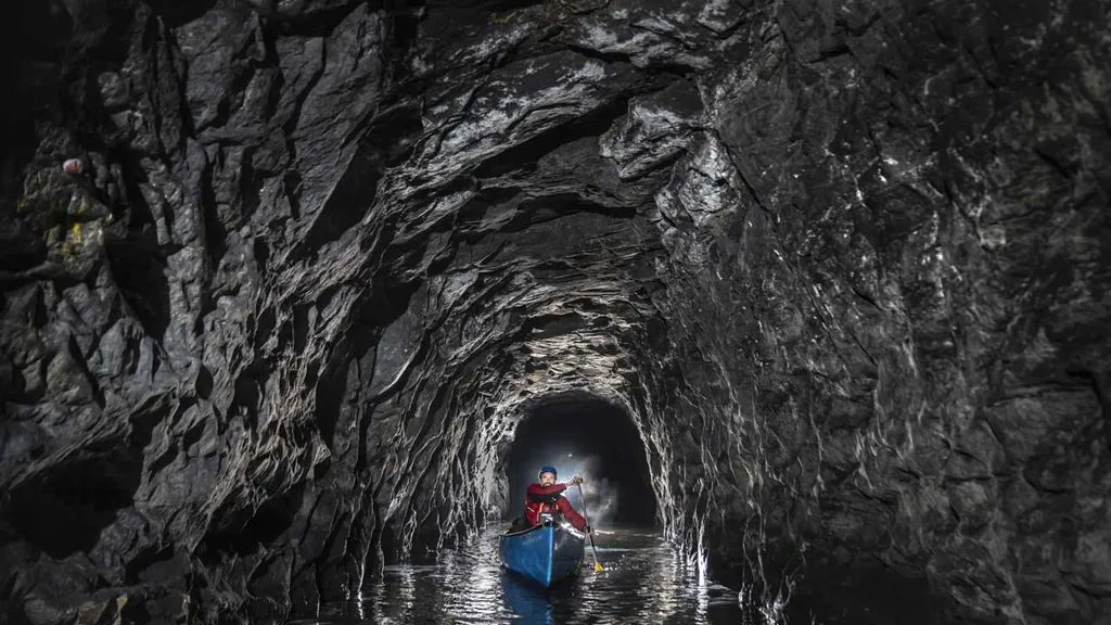 Standedge Tunnel, Anglia, csatorna, csónak,  vasút, vasút vonal 
