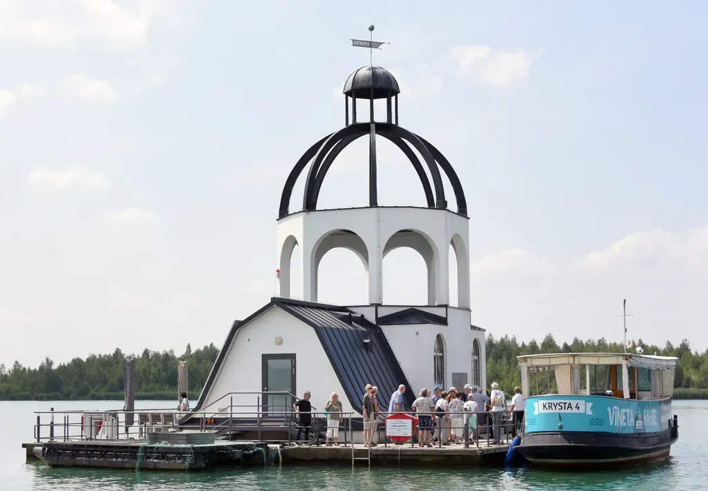 Úszó templom a németországi Störmthal-tavon