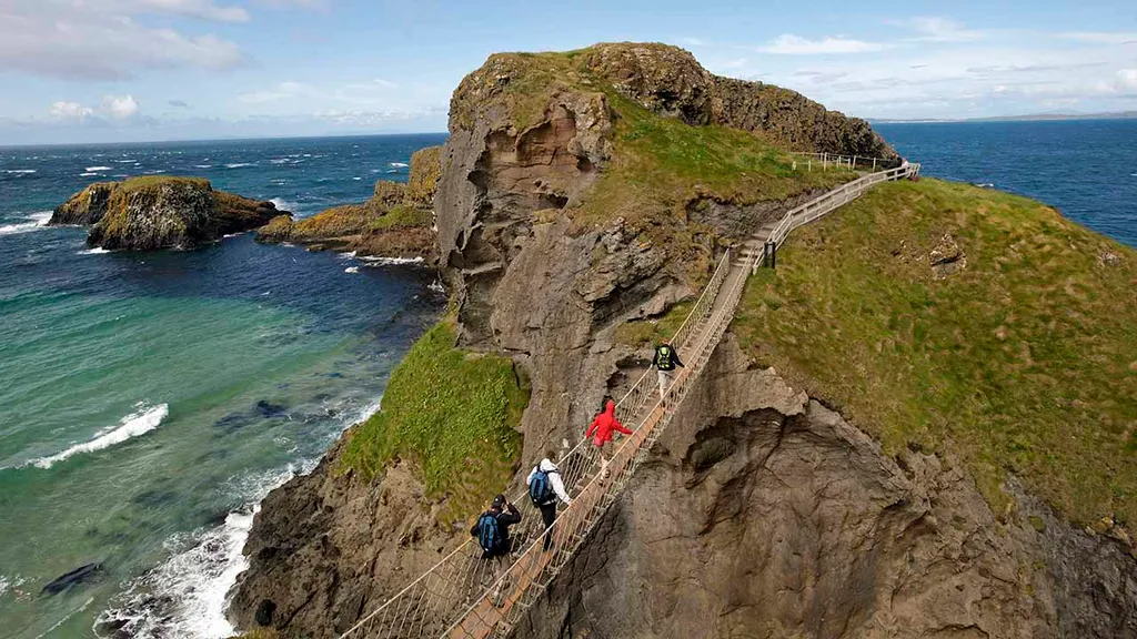 Carrick-A-Rede kötélhíd, Carrick-A-Rede, kötélhíd, híd,Carrick sziget, Írország, látványosság, turisztikai látványosság,