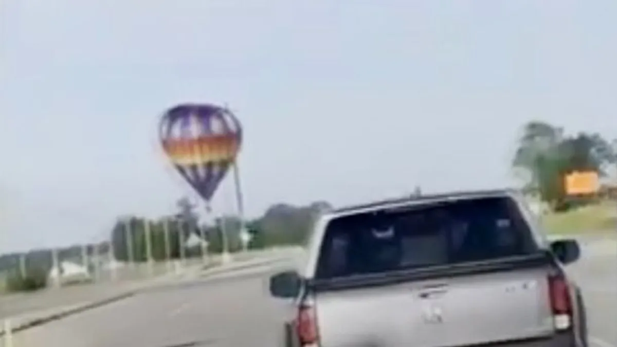 Lezuhant egy hőlégballon Indianában, hárman súlyosan megsérültek - videó