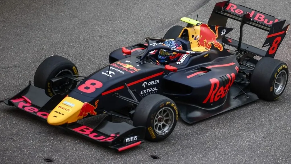 Kirúgta a pilótáját a Red Bull
