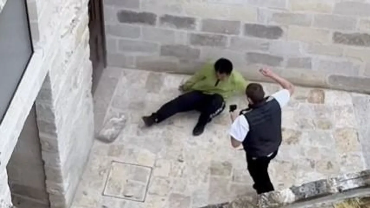Megrongáltak egy ókori építményt angol turisták Olaszországban - videó