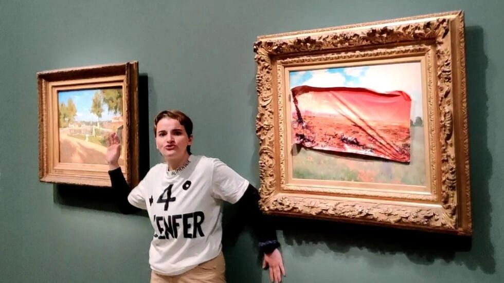 Egy klímaaktivista rongált meg egy Monet festményt Párizsban.