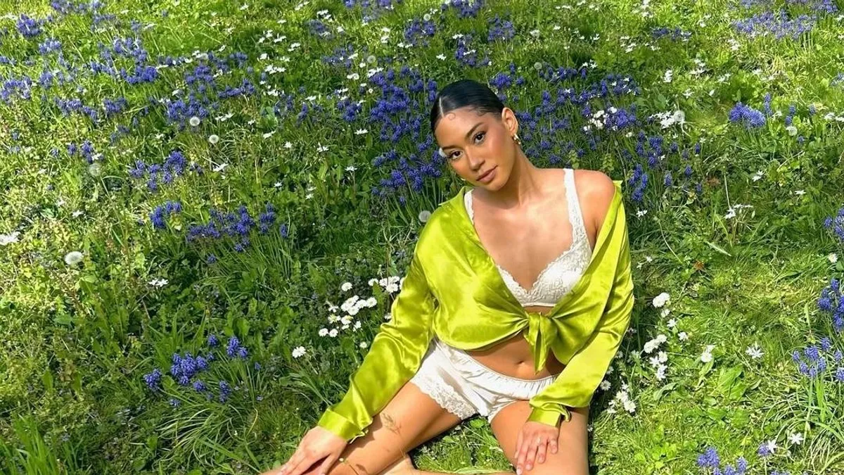A legrövidebb miniszoknyájában mutatta meg meztelen combjait a Next Top Model Hungary sztárja - kép