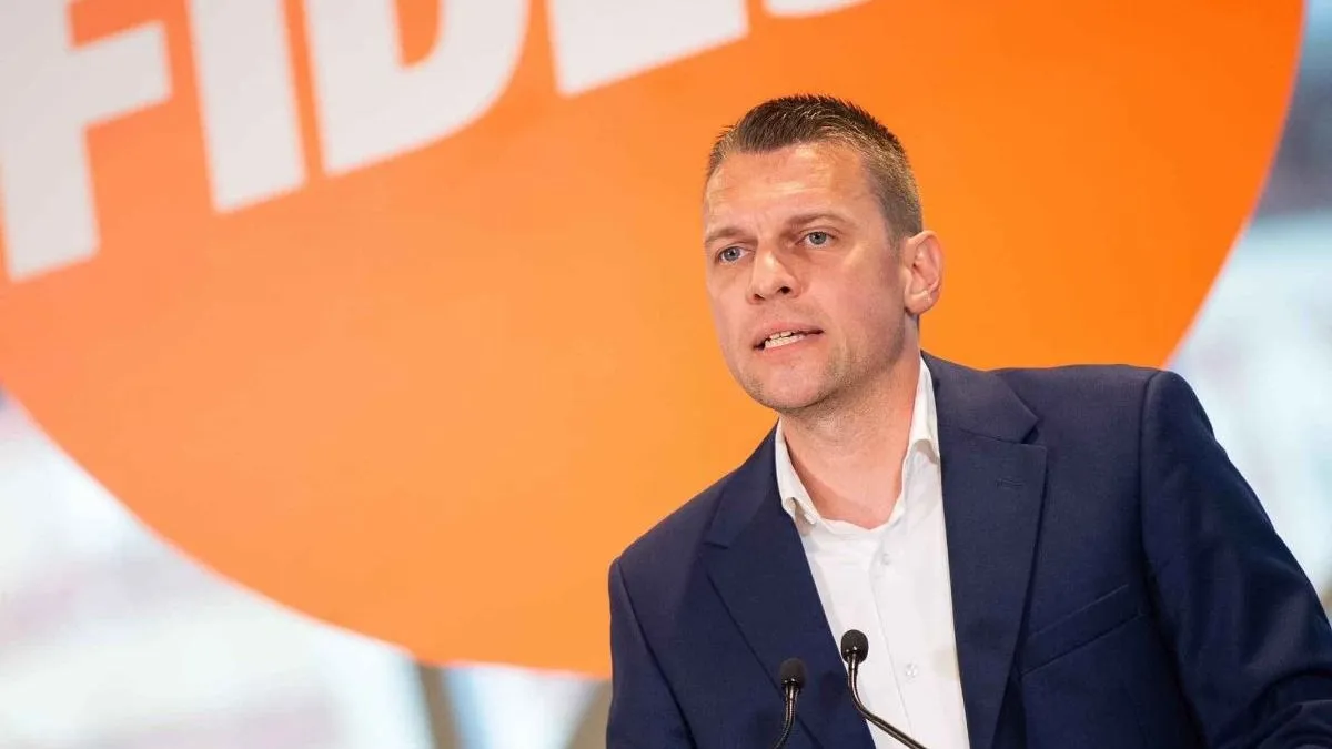 Menczer Tamás: A vasárnapi nagy támogatásnak köszönhetően tudta Orbán Viktor megvédeni Magyarország békéjét tegnap