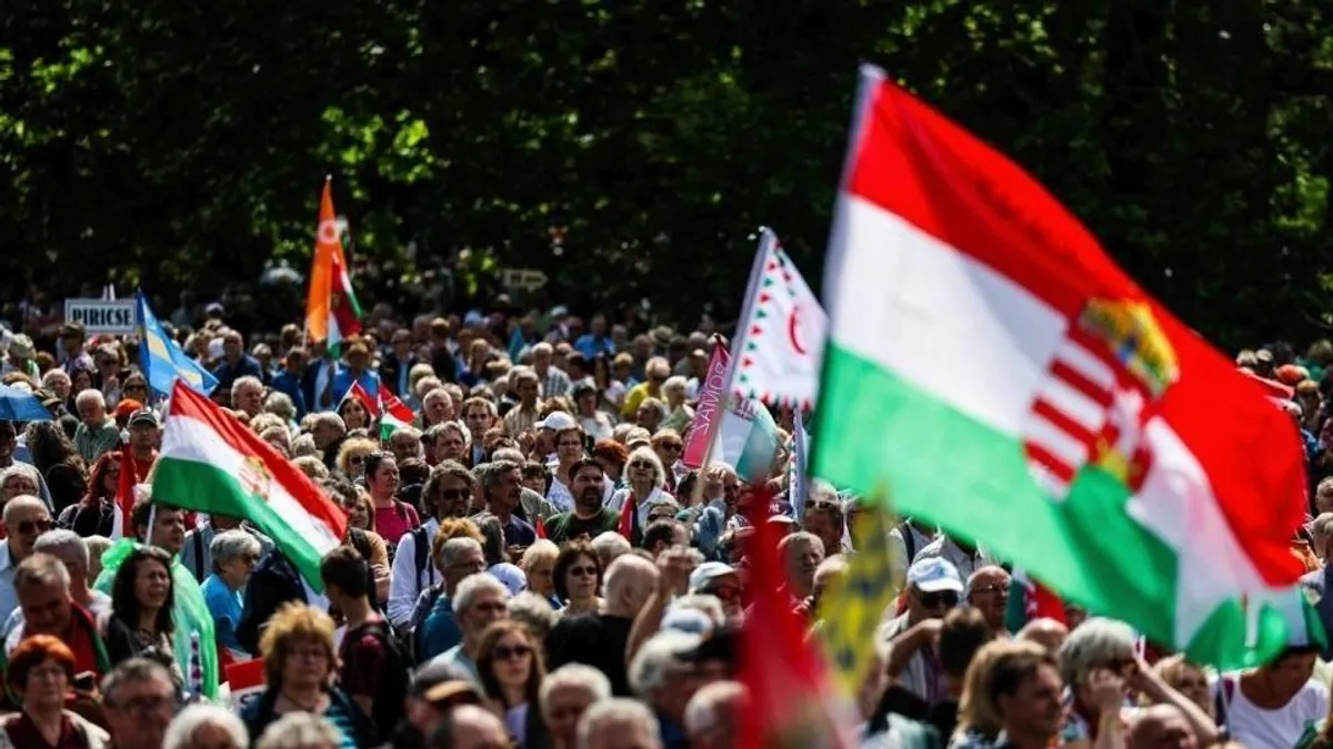 Hoppál Péter: A tét óriási: háború vagy béke?