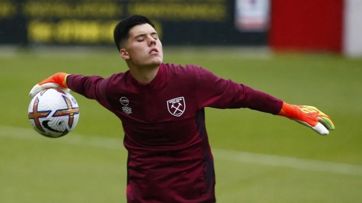 Szerződést hosszabbított magyar kapusával a Premier League-csapat