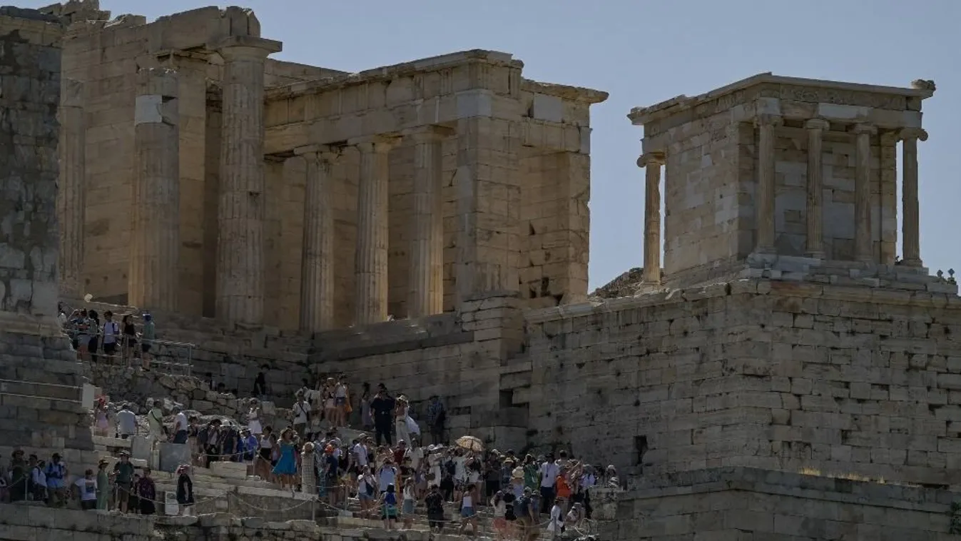 Canicule en Grèce: l'Acropole d'Athènes fermée aux visiteurs mercredi aux heures les plus chaudes (ministère) yap/pz