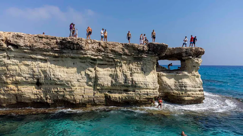 Ayia Napa, tengeri barlang, barlang, sziklaugrás, szikla, Ciprus, látványosság, turisztikai látványosság,