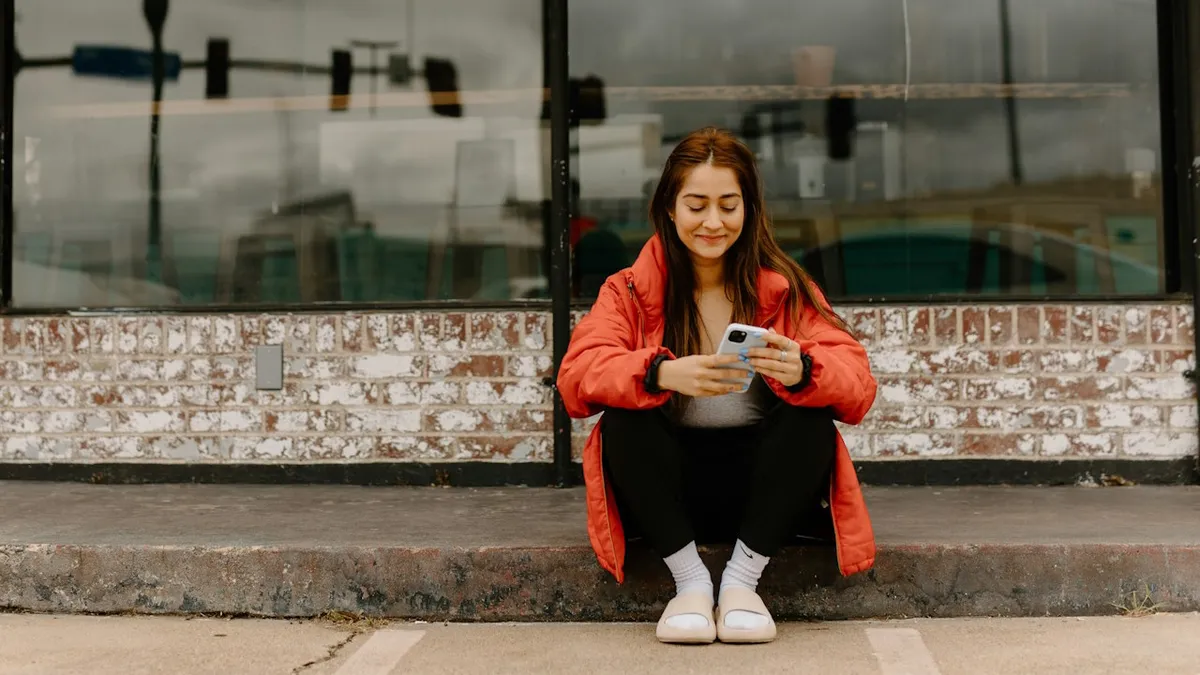 A kezdetekben csak bizonyos mobilappokban tud majd magától koppintgatni a Gemini