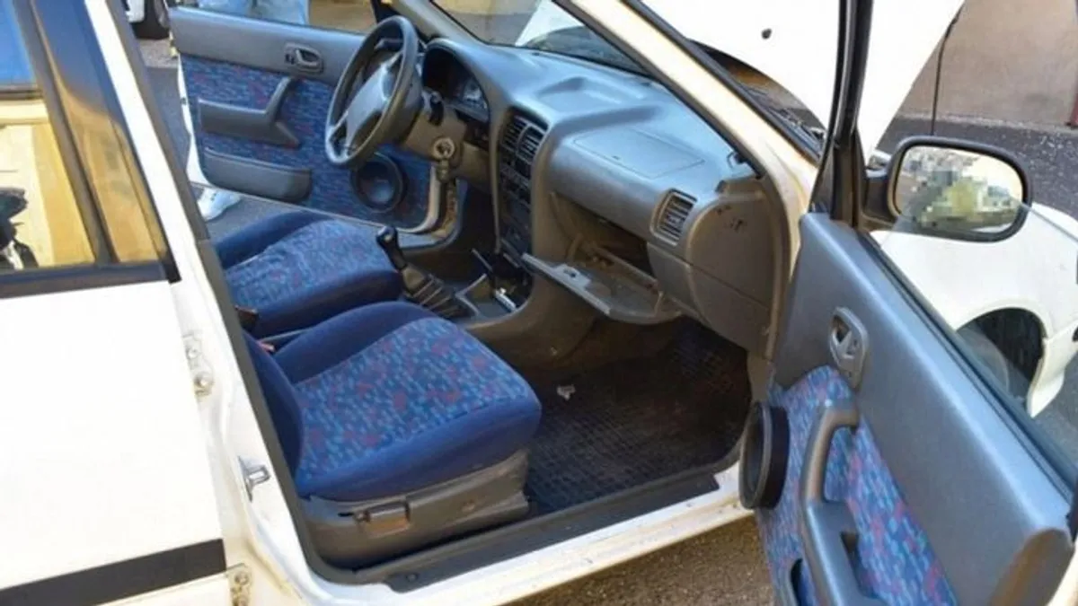 Elképesztő mesével adott el egy parkolóban álló autót egy 17 éves nógrádi fiatal