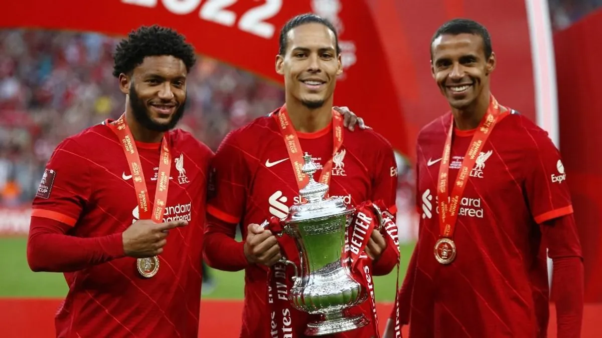 Elkezdődött a nagytakarítás Liverpoolban, 10 játékost küld el Szoboszlai csapata