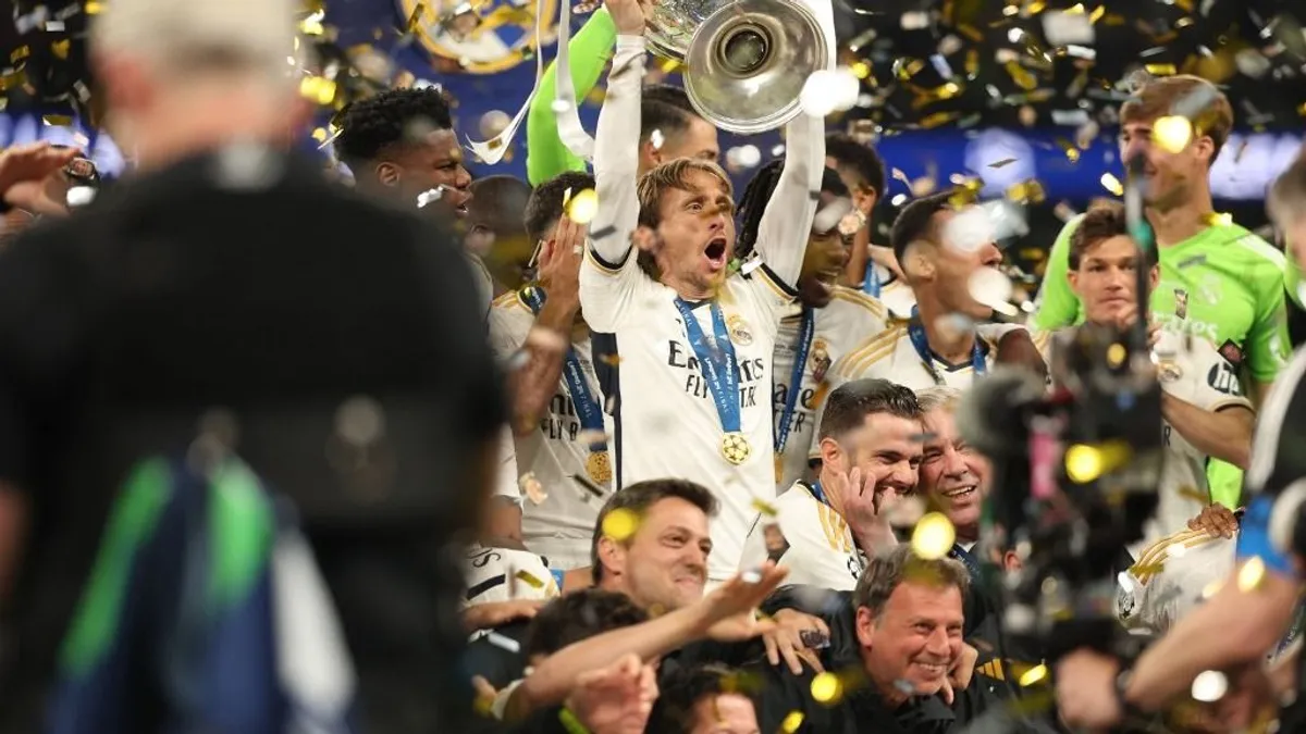 Elképesztő fogadtatásban részesült a válogatottnál a Real Madrid legendája - videó