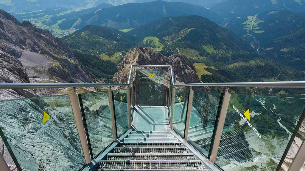 Lépcső a semmibe kilátó, üvegkilátó, kilátó, függőhíd, kabinos felvonó, SkyWalk, Dachstein, szakadék, látványosság, Ausztria, Alpok
