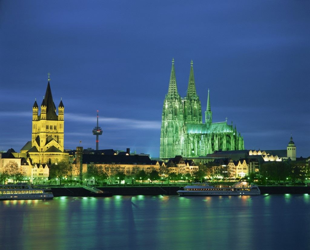 The Dom Cathedral and the River Rhine, Cologne, Nord Rhein Westfalen, Germany, Europe