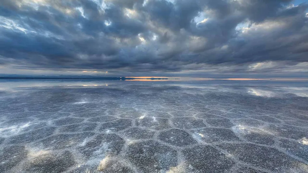 Salar de Uyuni, sósivatag, sómező, sósíkság, só, sóbánya, lítium, lítiumbánya, Bolívia, látványosság, turisztikai látványosság