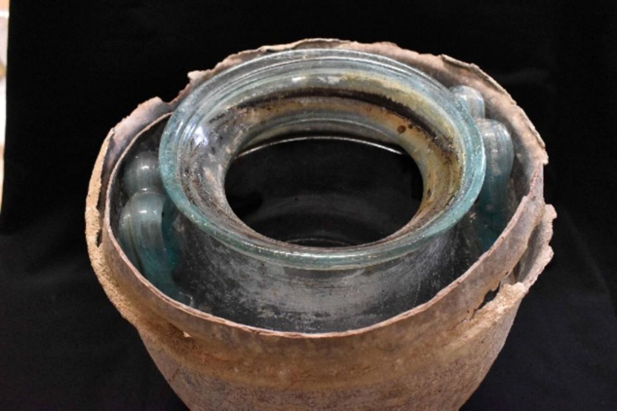 Kétezer éves bort találtak egy római sírban: még mindig folyékony