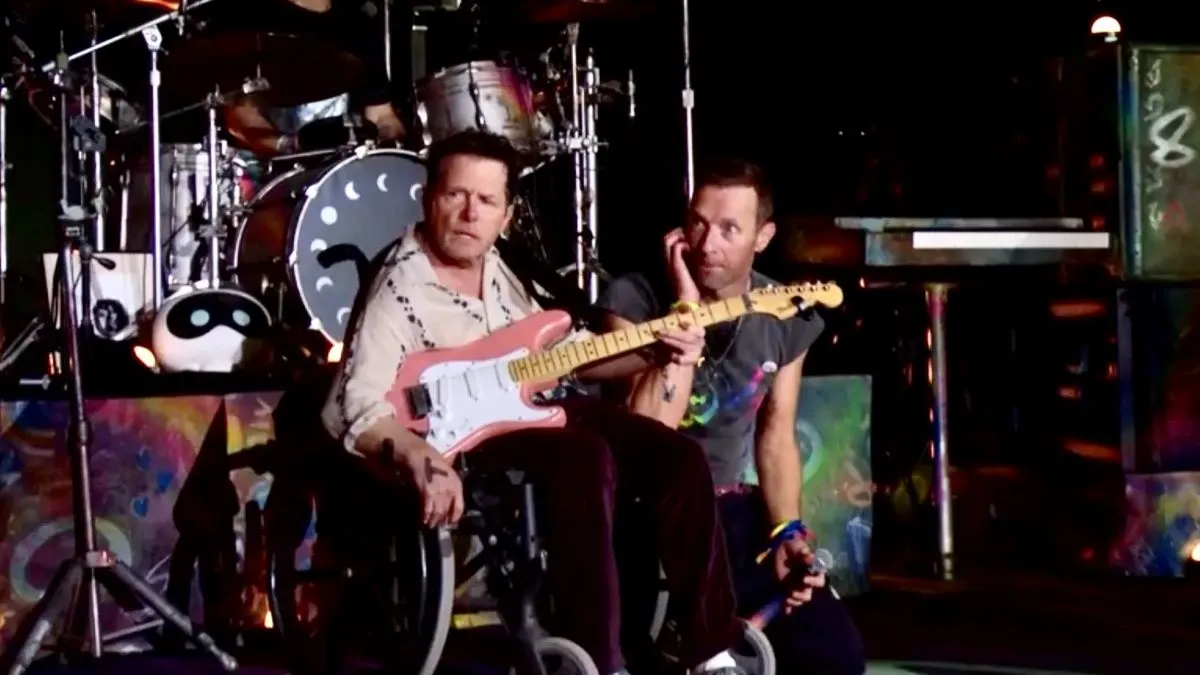 Szívszorító videó: a Coldplayjel lépett fel a súlyos beteg Michael J. Fox - videó