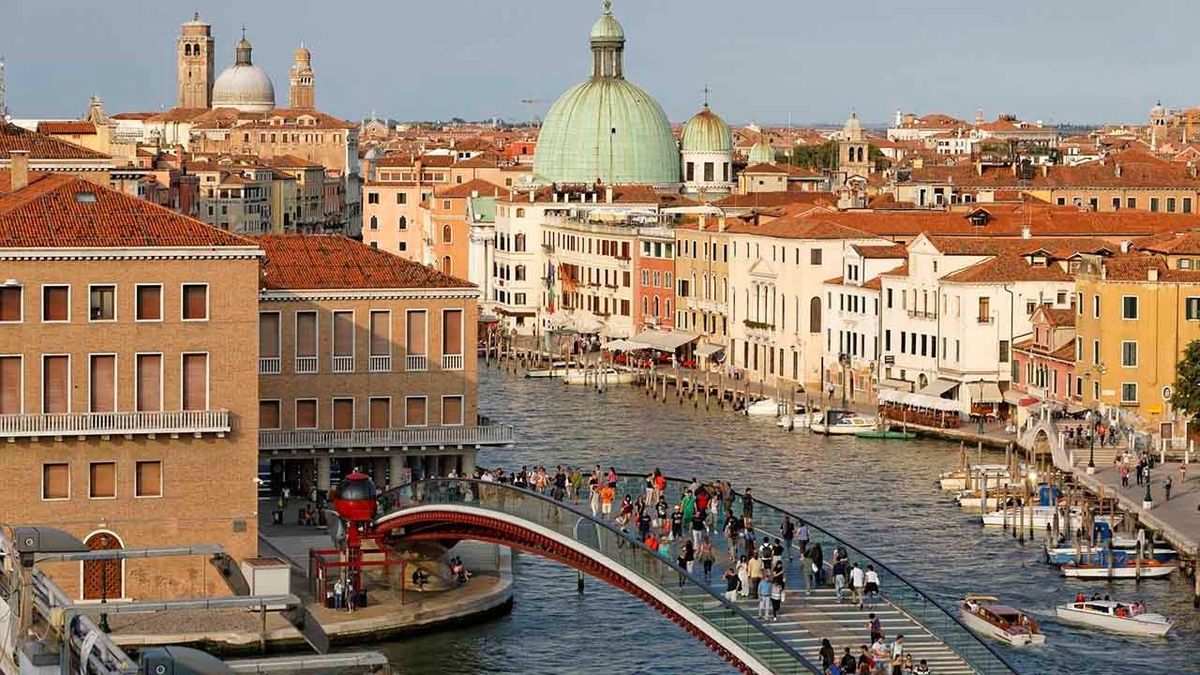 Ponte della Costituzione, gyalogoshíd, Velence, híd, turizmus, látványosság, turizmus szabályozása