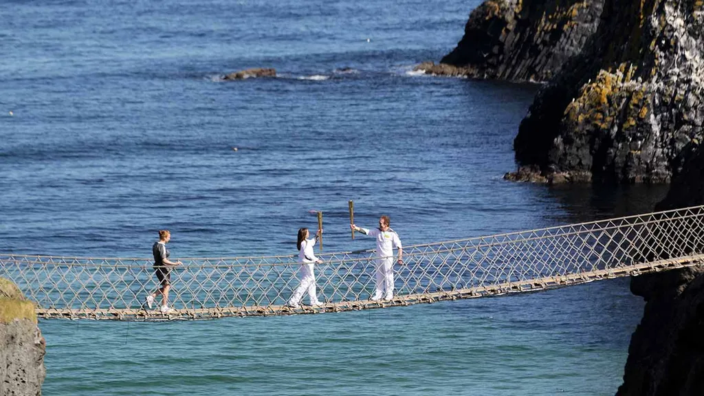 Carrick-A-Rede kötélhíd, Carrick-A-Rede, kötélhíd, híd,Carrick sziget, Írország, látványosság, turisztikai látványosság,