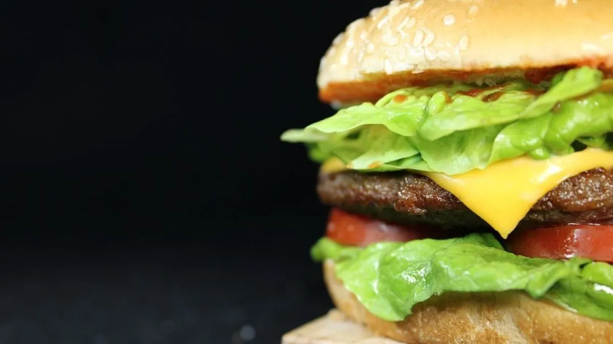 Hamburger miatt tört ki verekedés egy veszprémi étteremnél