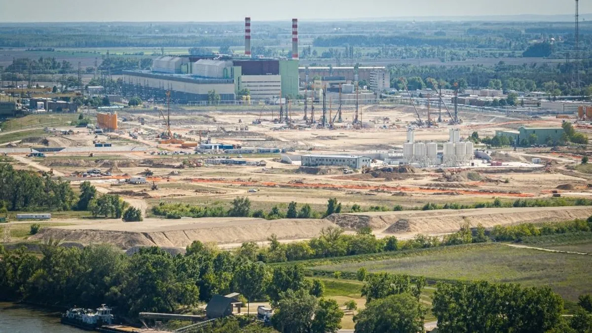 Indul az otthonfelújítási program, Paks II. szankciós mentességet kapott – heti összefoglaló